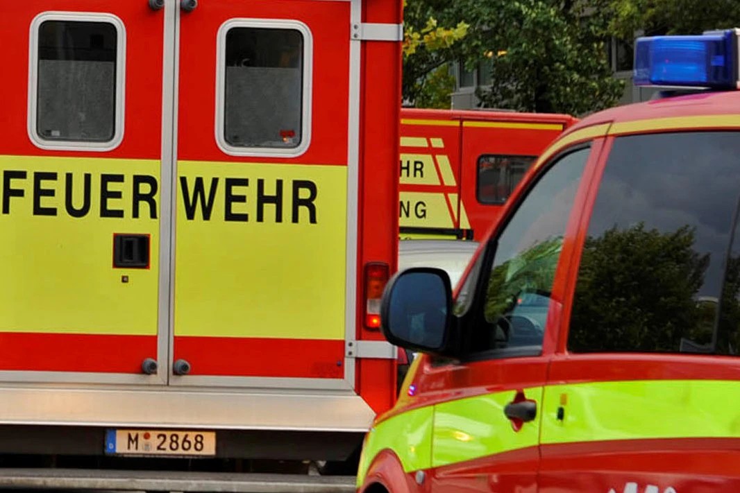 Die Feuerwehr bei einem Einsatz. — © Symbolfoto