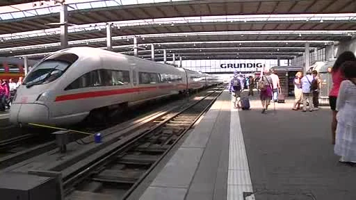 ICE im Münchner Hauptbahnhof — © Wegen eines Brandes einer IC-Lok kommt es zu Problemen im Bahnverkehr - Symbolfoto