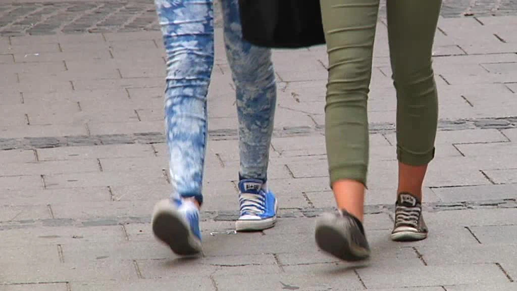 Fußgänger, Schulweghelfer, Straße, München, KVR — © München benötigt mehr Schulweghelfer.