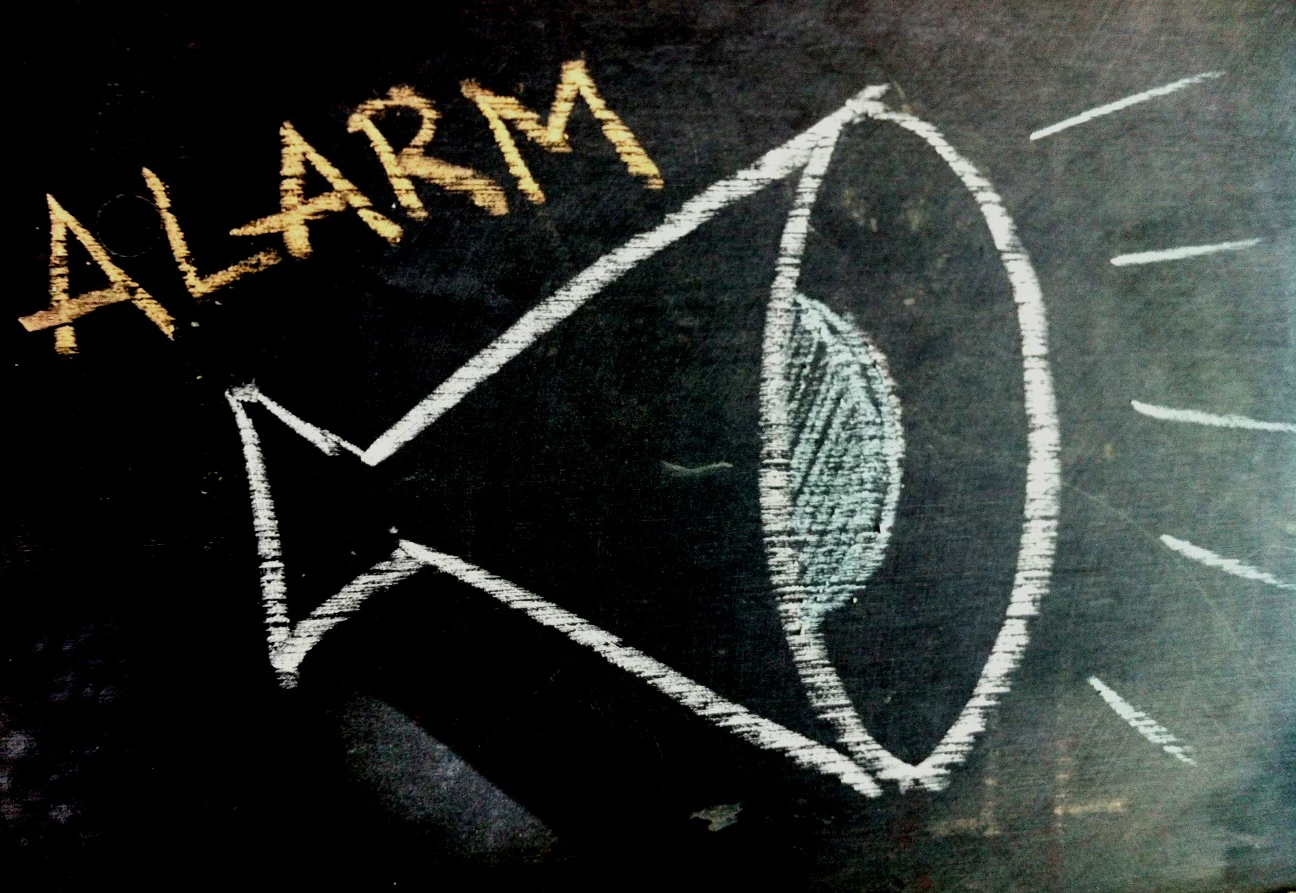 eine Zeichnung einer Sirene mit der Überschrift "Alarm" — © Sirenensignal wird in Bayern getestet