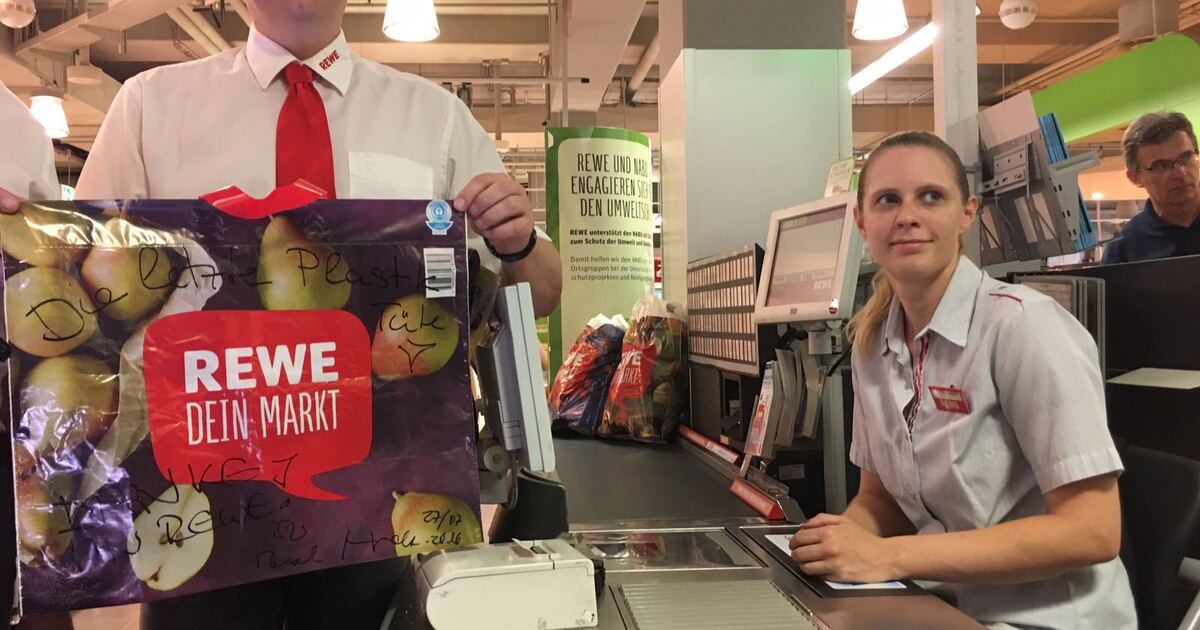 Ein wichtiger Schritt: REWE-Supermarkt schafft Plastiktüte ab | münchen.tv