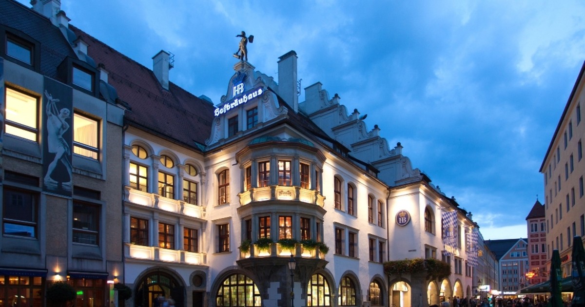 пивной ресторан «хофбройхаус». картофельный музей мюнхен. хофброй мюнхен. пивная hofbrauhaus в мюнхене. королевская пивоварня в мюнхене.