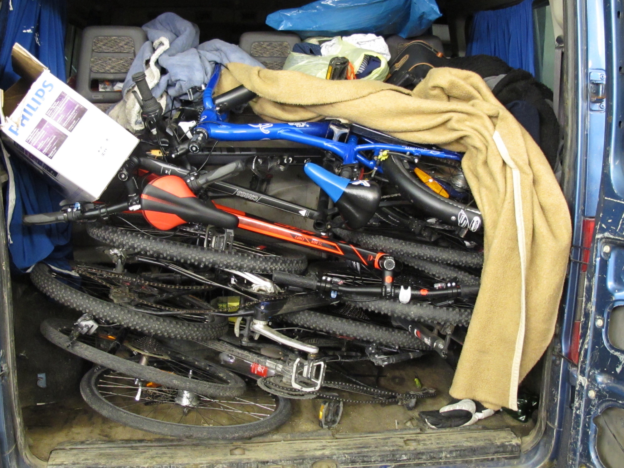 Fahrräder, Diebstahl, © Radklau: Weit über 100 hochwertige Mountain- und E-Bikes. Foto: Polizeipräsidium Oberbayern Süd