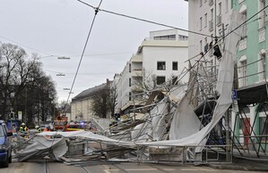 Ismaninger Straße umgestürztes Baugerüst, © Foto der Berufsfeuerwehr München