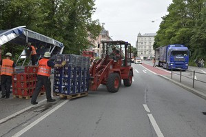 Ein Bierlaster bleibt in einer Unterführung in der Rosenheimer Straße hängen. , © Foto: Berufsfeuerwehr München