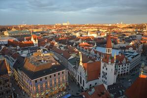 Panorama Ansicht über München - Die Stadt wächst rasant, © München gehört zu den am rasantesten wachsenden Städten in Deutschland - Foto: Zura aus München
