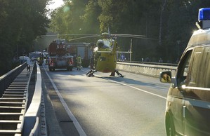 Rettungshubschrauber - Isar bei Ismaning, © Auch ein Rettungshubschrauber war im Einsatz - Foto: Berufsfeuerwehr München