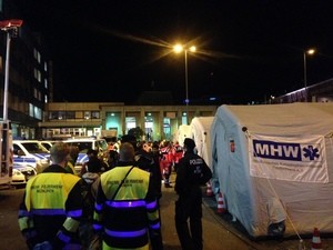Für die ankommenden Flüchtlinge wurden Zelte aufgestellt vorm Hauptbahnhof