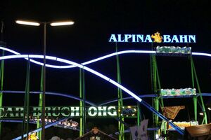 "Alpinabahn" auf dem Oktoberfest bei Nacht, © "Alpinabahn" auf dem Oktoberfest bei Nacht