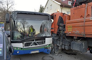 LKW und Bus Unfall, © to der Berufsfeuerwehr München