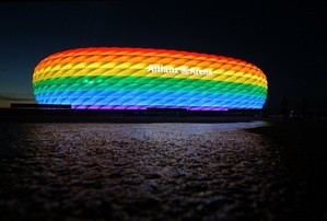 Zum CSD leuchtete die Münchner Allianz Arena in Regenbogenfarben , © FoTo: Allianz Arena/B. Ducke