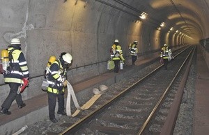 Die Feuerwehr am U-Bahnhof Holzapfelkreuth nach Rauchentwicklung im Einsatz., © Foto: Berufsfeuerwehr München