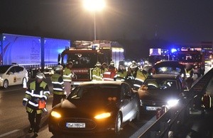 Unfall, Feuerwehr, Polizei, A 9, Tesla, Passat, © Foto: Feuerwehr München