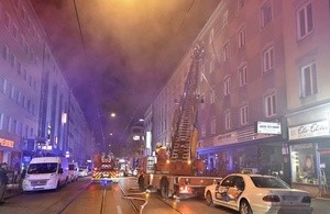 Das Haus an der Dachauer Straße 24 steht in Flammen