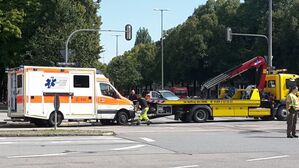 Der Unfall mit einem Krankenwagen am Karl Preis Platz
