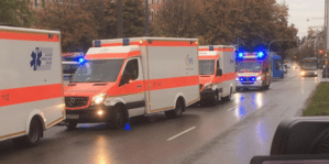 Rettungskräfte und Polizei nach Messerangriff am Rosenheimer Platz in München