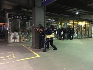 Am Münchner Hautpbahnhof haben 2000 Polizisten und Sanitäter den Krisenfall, zum Beispiel bei Anschlägen geprobt.