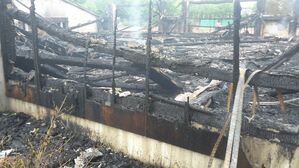 Feuer in Tennishalle in Eching - Bilder der Zerstörung nach dem Brand