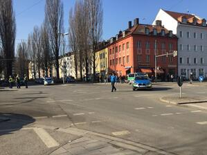 © Großeinsatz in Ohlmüllerstr in München: Nach einer Schießerei gibt es laut Polizeiangaben zwei Tote.