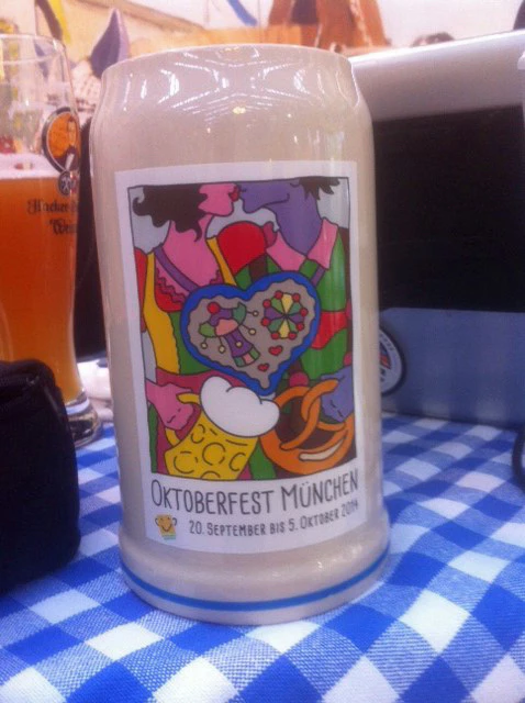  — © Aus dem Archiv: Der offizielle Wiesn-Maßkrug zum Oktoberfest 2014