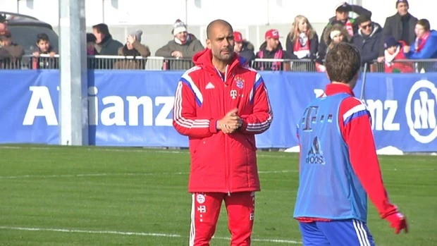 Pep Guardiola beim Training mit dem FC Bayern — © Pep Guardiola, der Bayern-Trainer bei der Arbeit