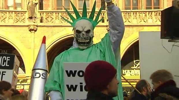 G7-Proteste am Münchner Marienplatz — © Zum G7 Gipfel herrscht Ansnahmezustand in Garmisch, Elmau und München - Foto: Archiv