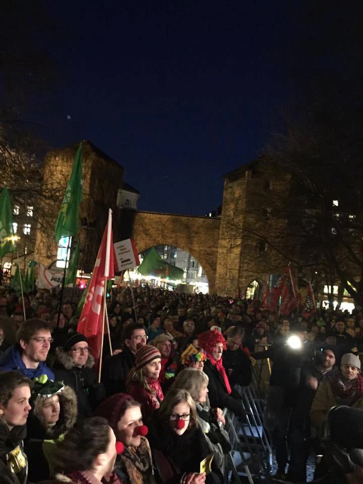 demonstrationen muenchen ist bunt bagida am sendlinger tor (11).jpg