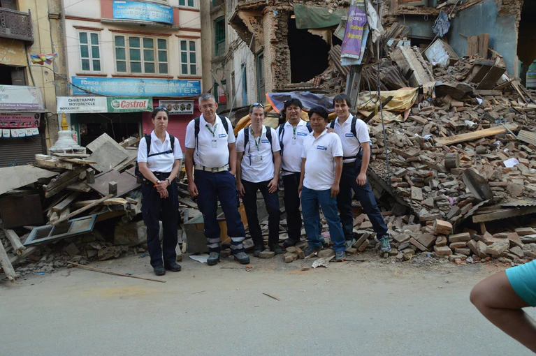 Zerstörte Häuser in Kathmandu — © Den Helfern bietet sich in Nepal ein Bild der Zerstörung -  Foto: Medizinisches Katastrophen Hilfswerk