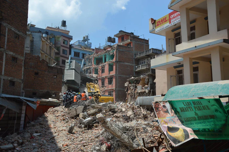 Zerstörtes Haus Nepal — © Etliche Häuser wurden in Nepal zerstört - Foto: Medizinisches Katastrophen Hilfswerk