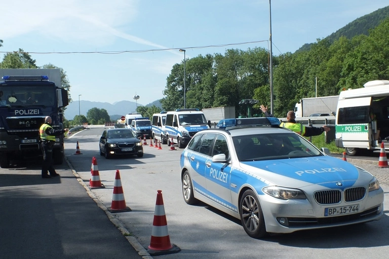 Grenzkontrolle der Bundespolizei am Kranzhorn. — © Grenzkontrolle der Bundespolizei am Parkplatz Kranzhorn. Foto: Bundespolizei