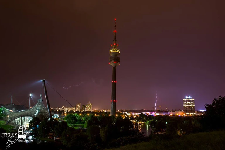 Olympiapark Blitz Gewitter — © Unwetter über München - spektakuläre Blitz-Fotos von TOJE Photografie