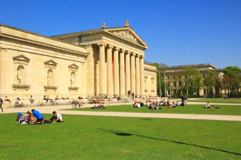 Der Königsplatz in München.