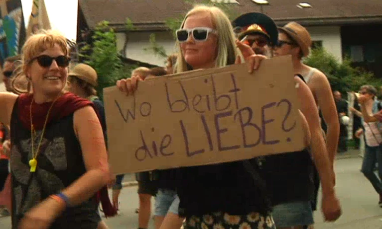 Wo bleibt die Liebe? Auf dem G7-Gipfel scheint es bei einigen doch ordentlich gefunkt zu haben. — © Wo bleibt die Liebe? Auf dem G7-Gipfel scheint es bei einigen doch ordentlich gefunkt zu haben.