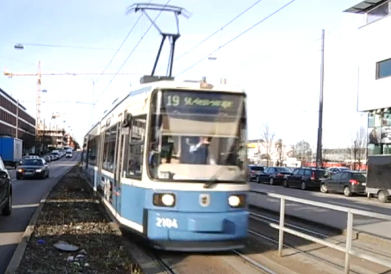 Die Trambahn Linie 19 auf dem Weg zu ihrem Ziel. — © Symbolfoto
