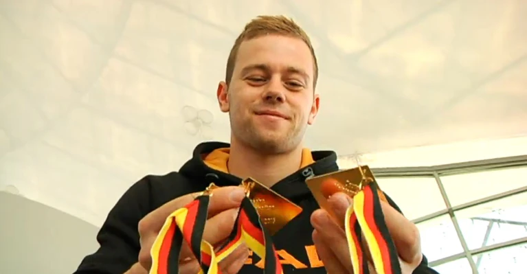Schwimm-Star Florian Vogel rettet Frau vor dem Ertrinken — © Schwimm-Star Florian Vogel rettet Frau vor dem Ertrinken
