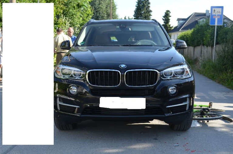 Unfallfahrzeug München Kind überrollt — © Von diesem BMW wurde die Schülerin überrollt. Foto: Polizei München