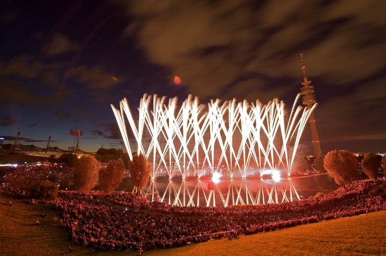 Feuerwerk beim Münchner Sommernachtstraum im Olympiastadion — © Foto: Christian Rudnik