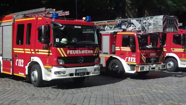 Feuerwehr im Einsatz — © Großbrand in Lagerhalle