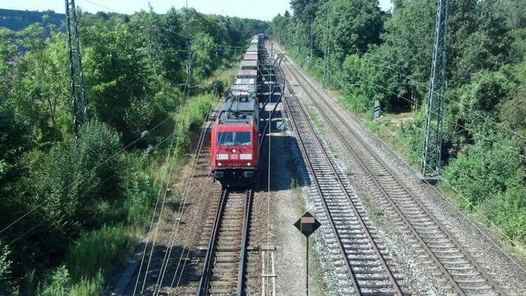 Ein Zug auf der Strecke nach München