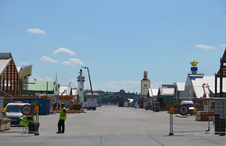 oktoberfest wiesn aufbau 2015 octoberfest building construction