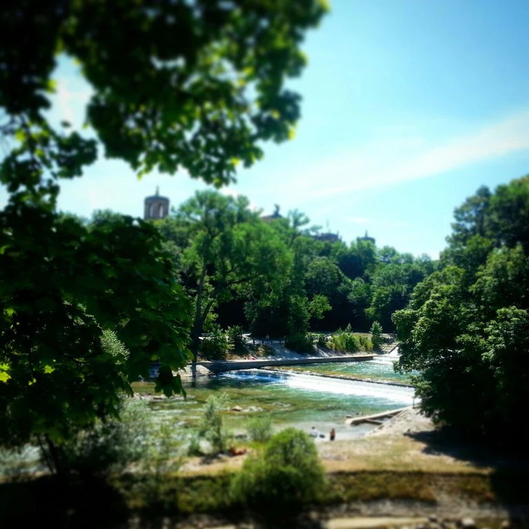 Isar in München- Ausblick — © München bekommt einen kleinen Vorgeschmack auf den Sommer