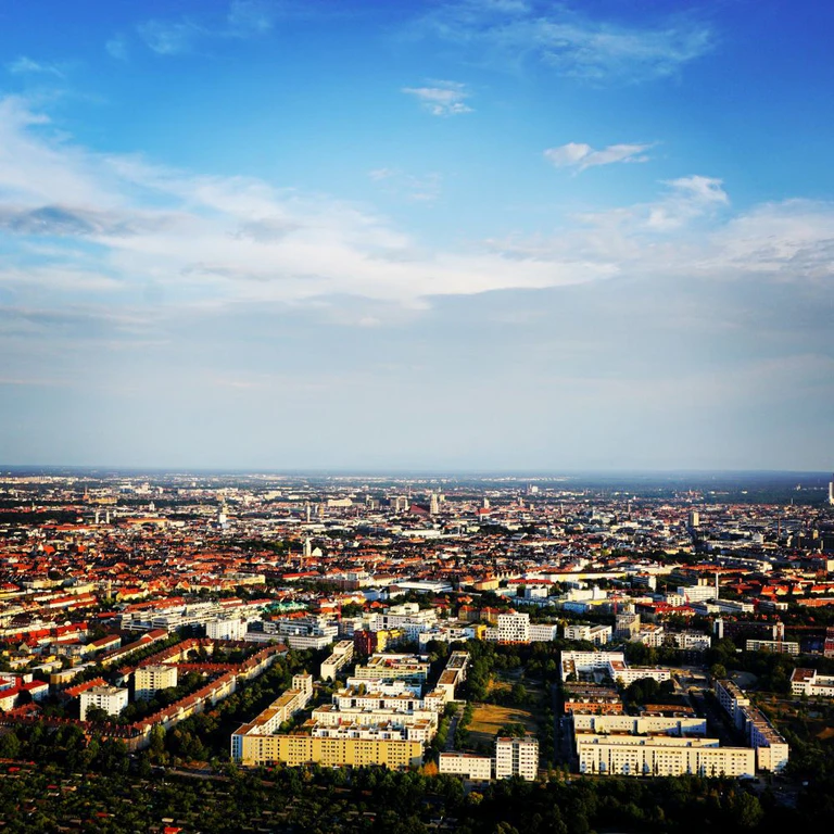 Panorama Blick über München — © Blick über ganz München - Foto: <a href="http://portraitiert.de/" target="_blank"> Dirk Schiff/Portraitiert.de </a>