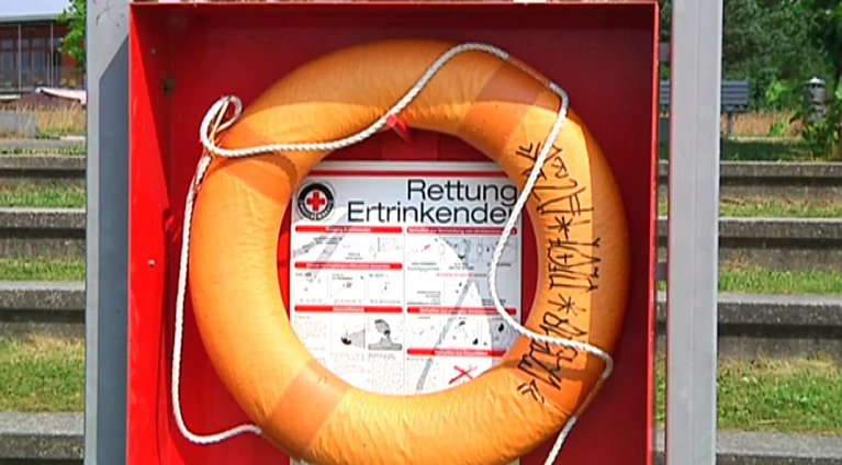 Rettungsring am See — © Die Badeunfälle in der Region häufen sich - viele davon enden tödlich - Bild: Symbolfot