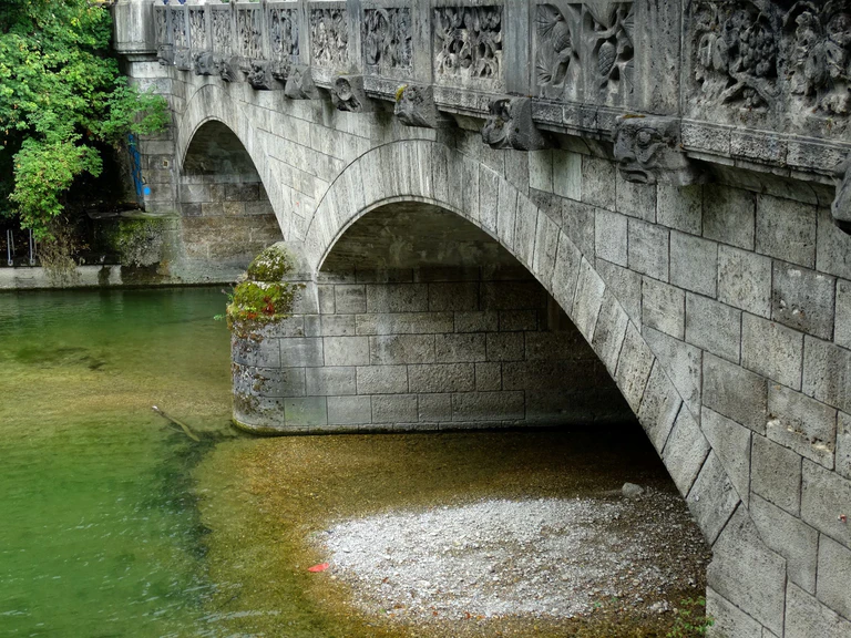 Eine Brücke über die Isar in München — © Brücke über die Isar - Foto: Agnes aus München