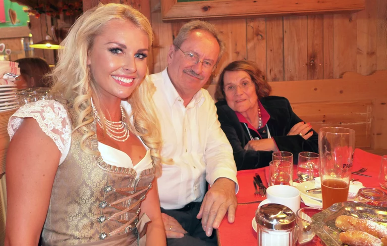 Oktoberfest 2015: Christian Ude & Edith von Welser-Ude mit Denise Cotte auf der Wiesn