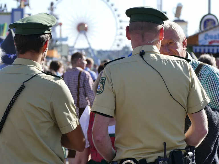 Oktoberfest: Polizeibeamte im Einsatz auf der Wiesn — © Oktoberfest: Polizeibeamte im Einsatz auf der Wiesn