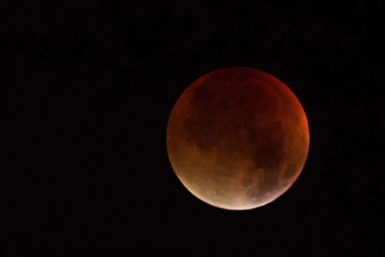 Blutmond- Mondfinsternis über München 2015 — © Foto: Markus Ostermeier