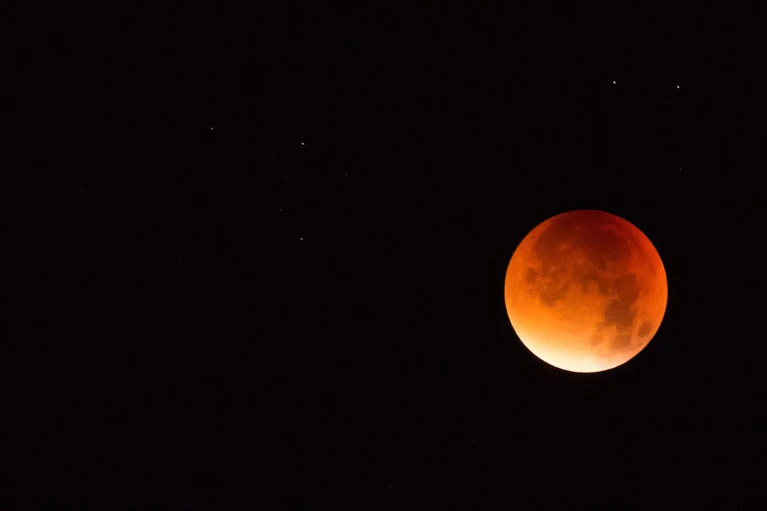 Blutmond- Mondfinsternis über München 2015 — © Foto: Markus Ostermeier