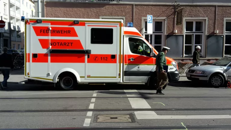 notarzt unfall fraunhoferstrasse Krankenwagen — © Symbolbild: Krankenwagen im Einsatz