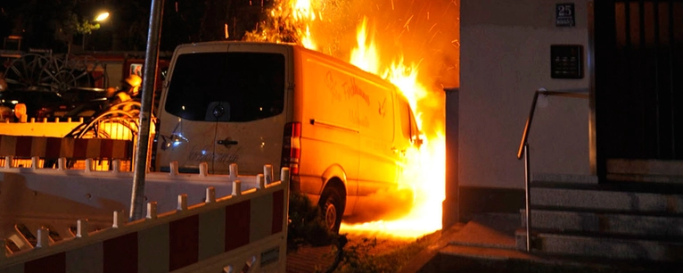 Brennendes Auto — © Symbolfoto eines anderen Vorfalls